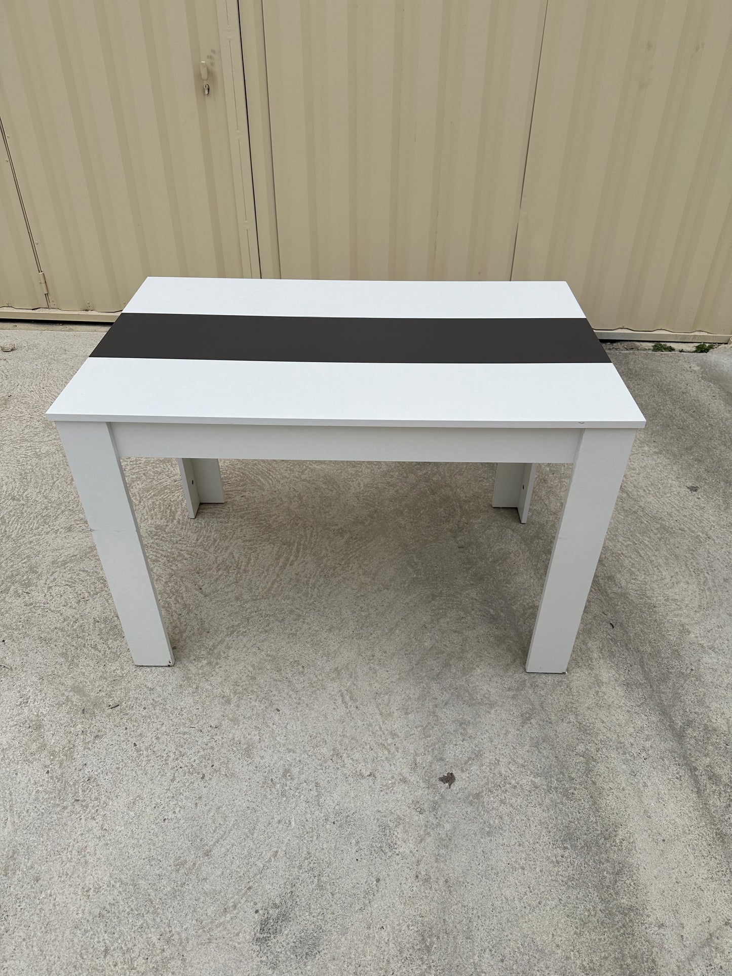 Table à Manger Compacte – Parfaite pour Petits Espaces
