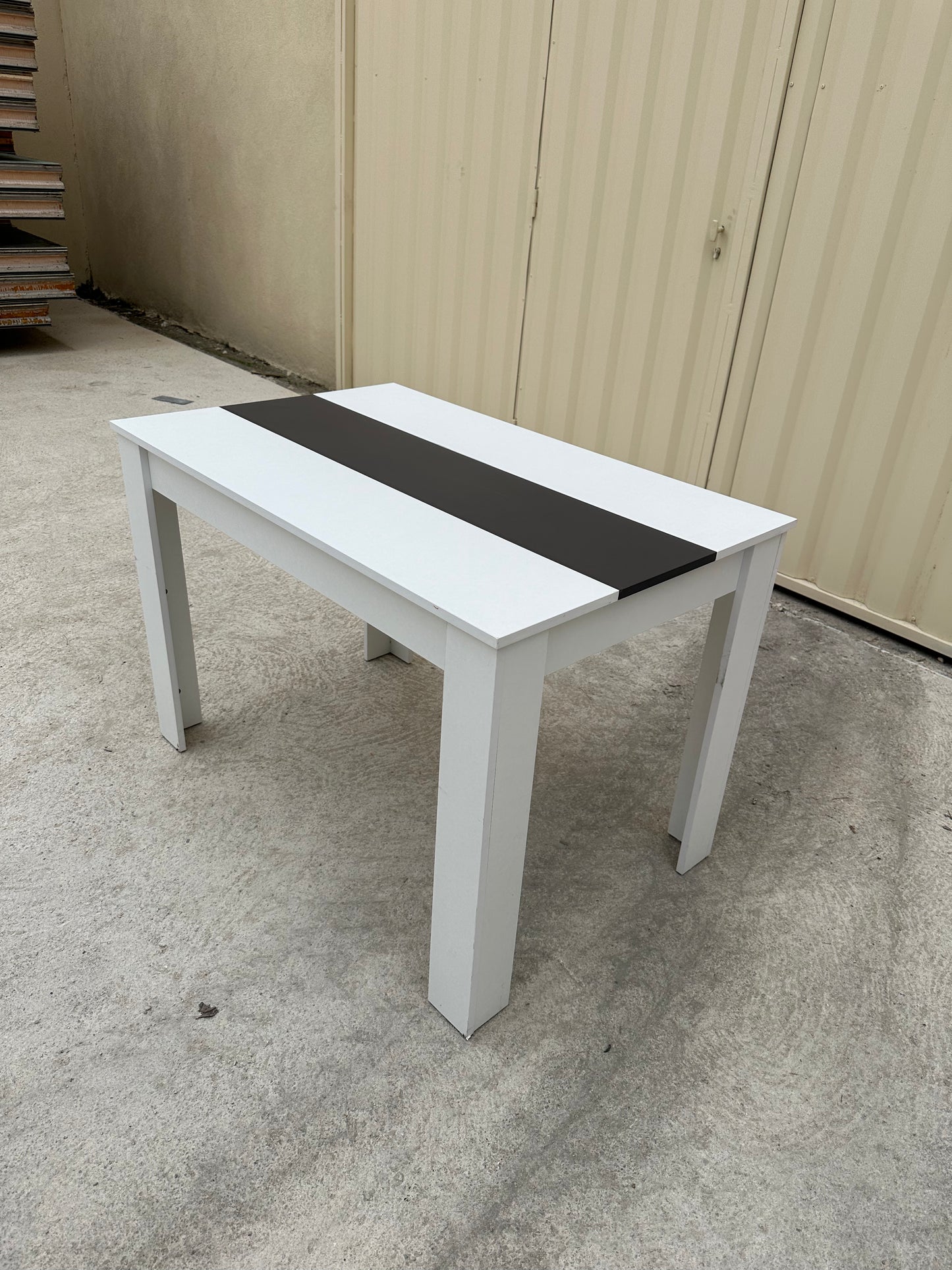 Table à Manger Compacte – Parfaite pour Petits Espaces