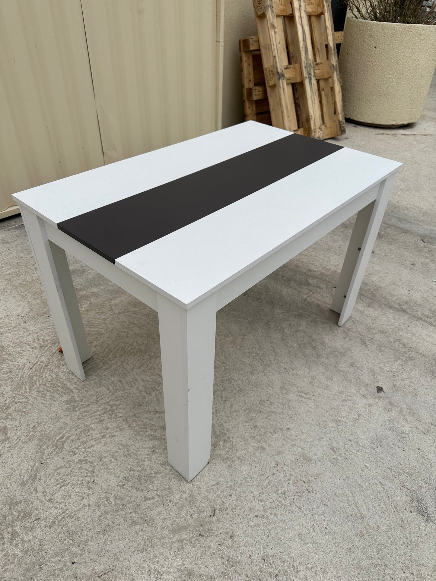 Table à Manger Compacte – Parfaite pour Petits Espaces