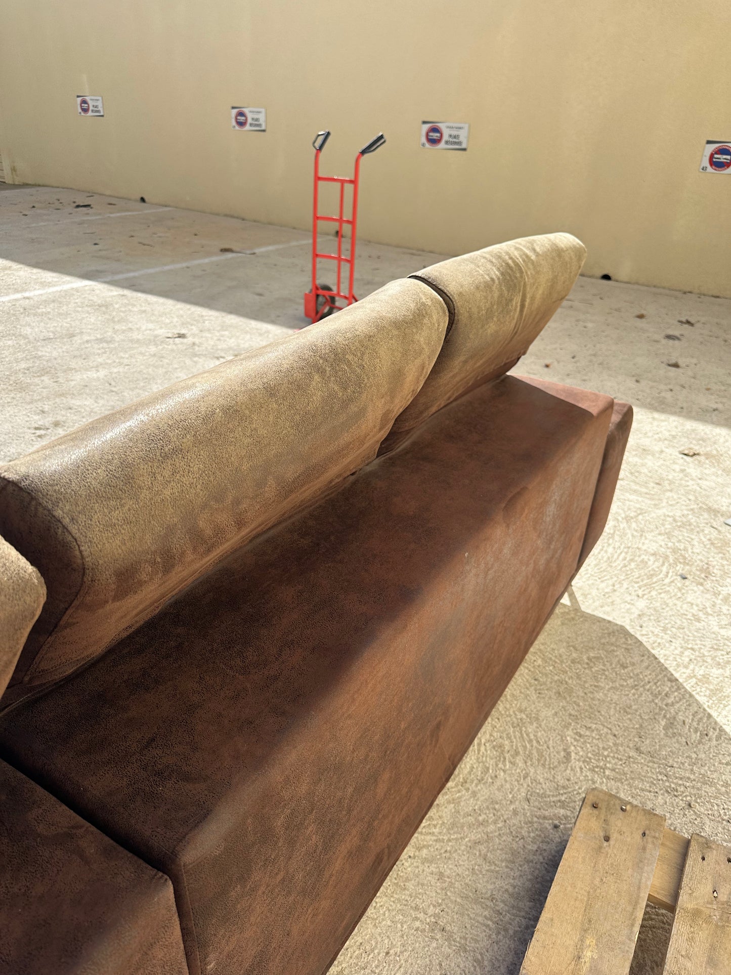 Canapé d’Angle en Nubuck Marron - Confort et Élégance au Design Moderne