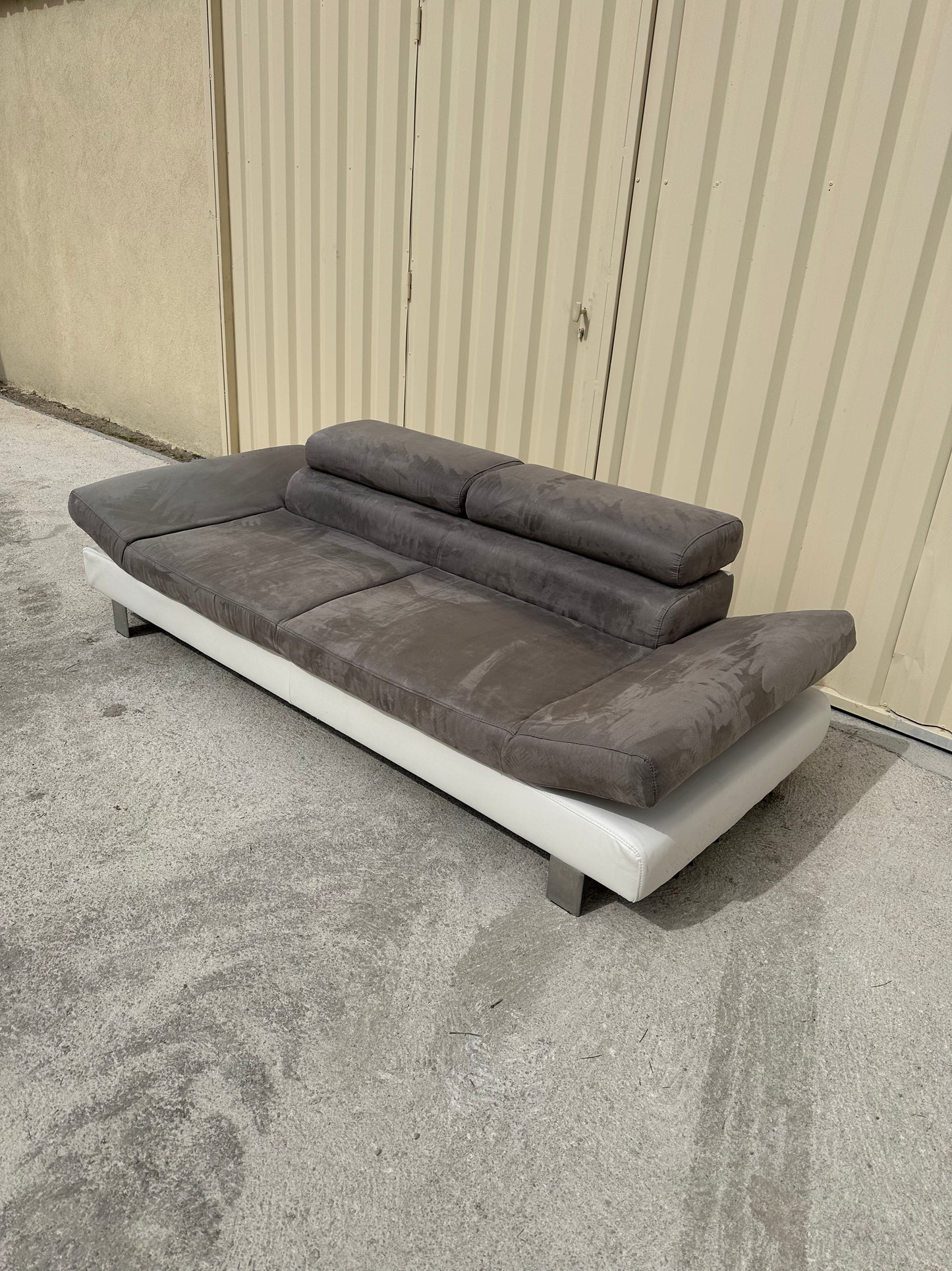 Canapé design gris et blanc – Confort modulable et modernité