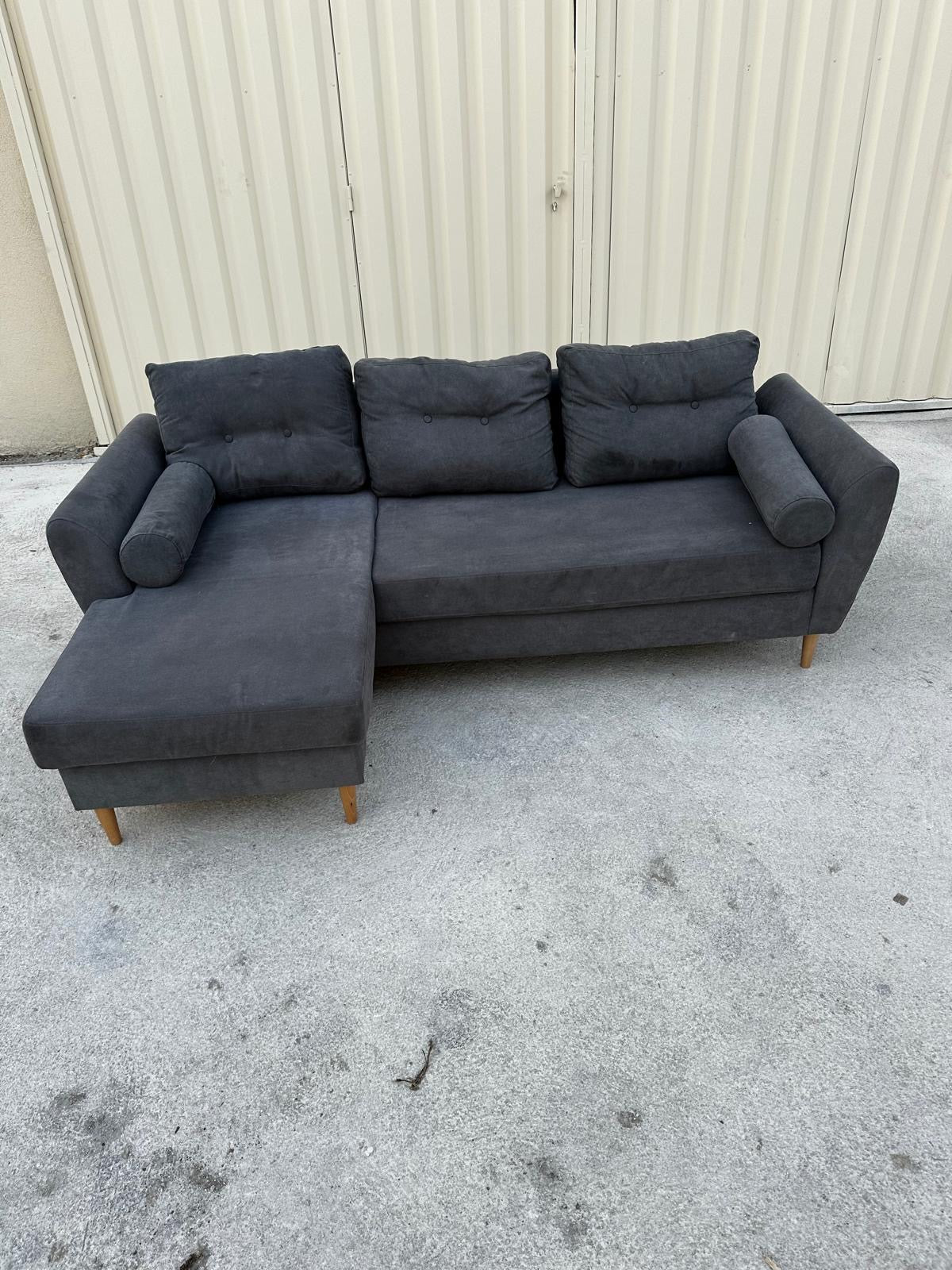 Canapé d’angle en tissu gris foncé - Confort et style scandinave en bon état